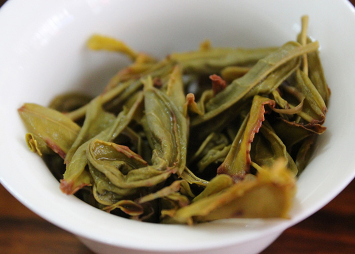 Bai Ji Guan (White Rooster Crest) Rock Oolong